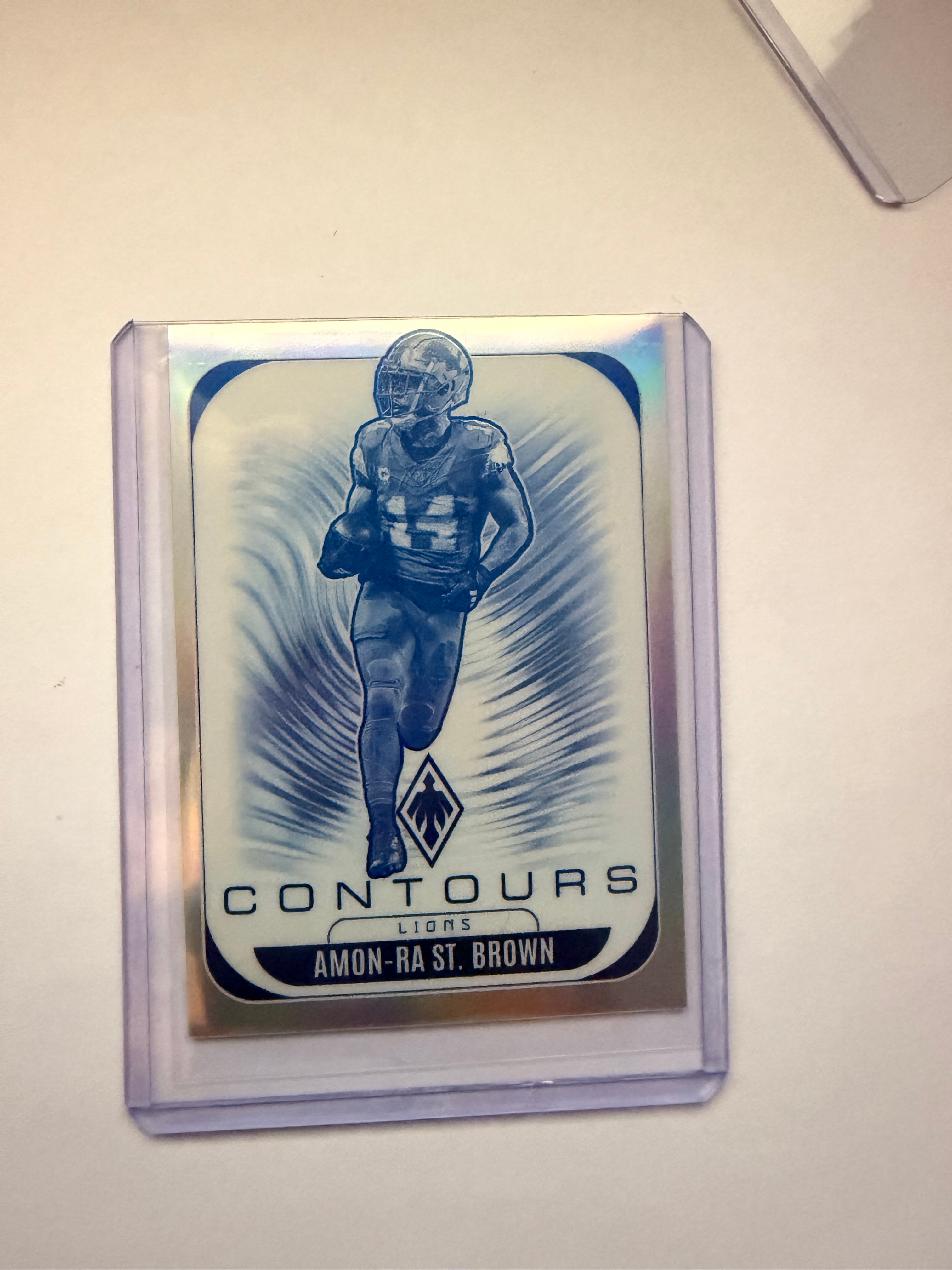 2025 Panini Phoenix “Contours” Amon-Ra St. Brown Insert – Detroit Lions. Clean star WR insert from Phoenix set