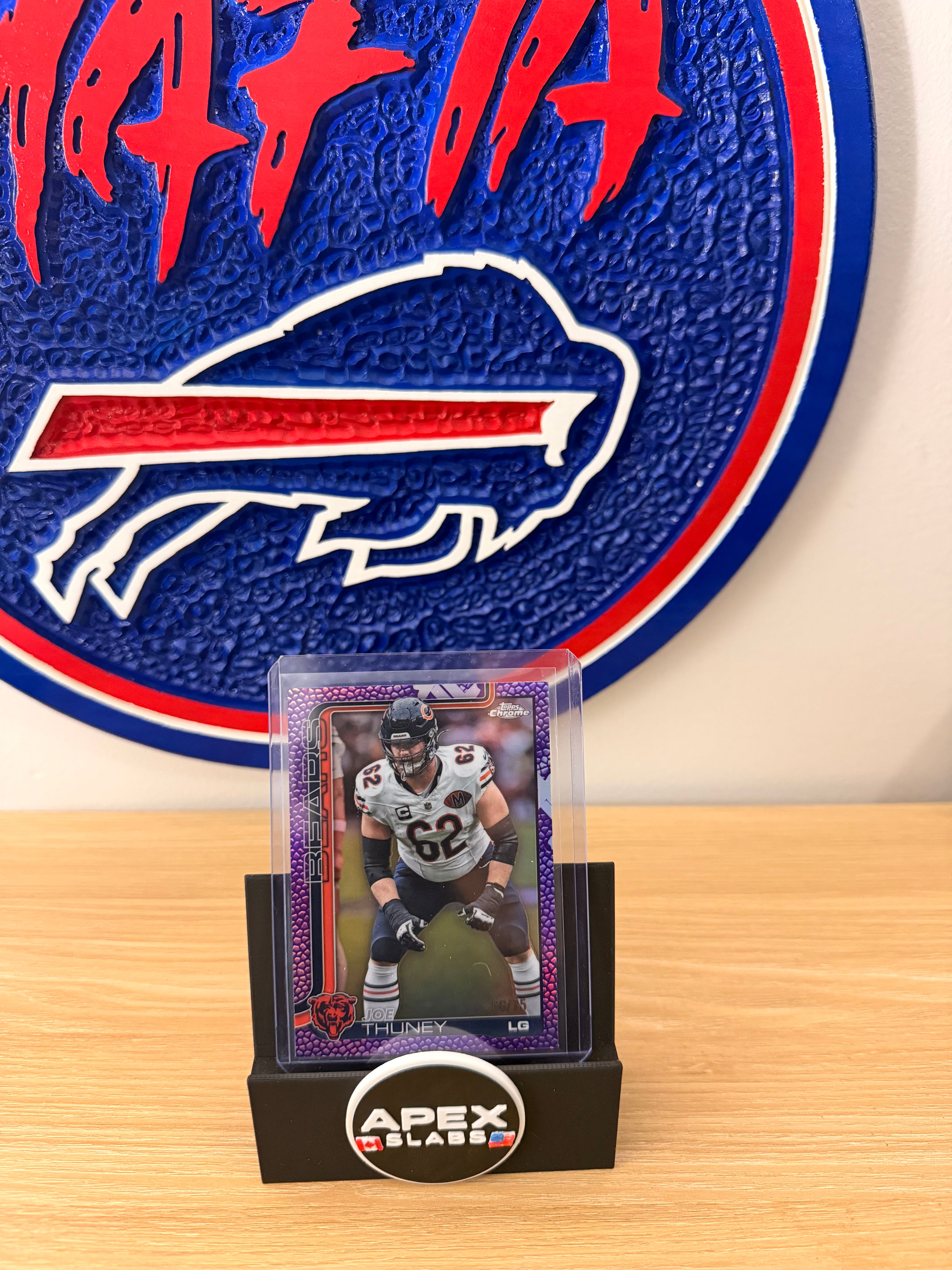 2025 Topps Chrome Football Joe Thuney Refractor Cuir Violet /75 Bears SP